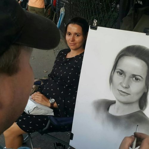 Уличный художник пишет очень реалистичные портреты (24 фото)