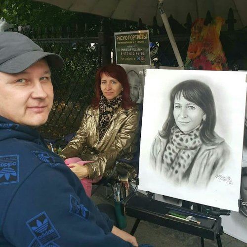 Уличный художник пишет очень реалистичные портреты (24 фото)